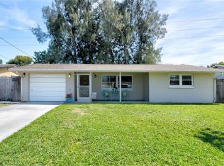 10283 Blossom Lake Dr, Seminole, FL 33772