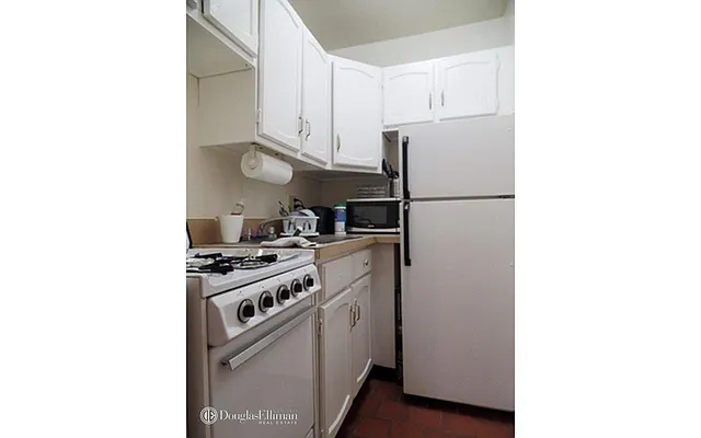 Rented by Douglas Elliman | media 14