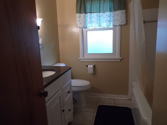 5th image of 601 Mary St