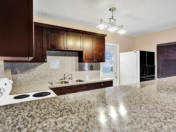 4th image of 16050 NW 17th Pl