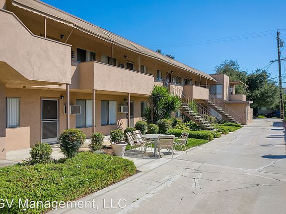 4th image of 215 E Live Oak St APT L
