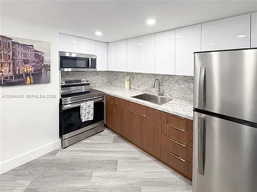 801 Brickell Bay Dr Photo 1
