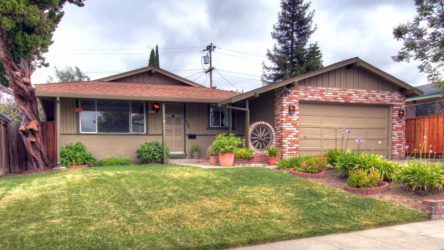 3287 Blue Mountain Dr photo 1