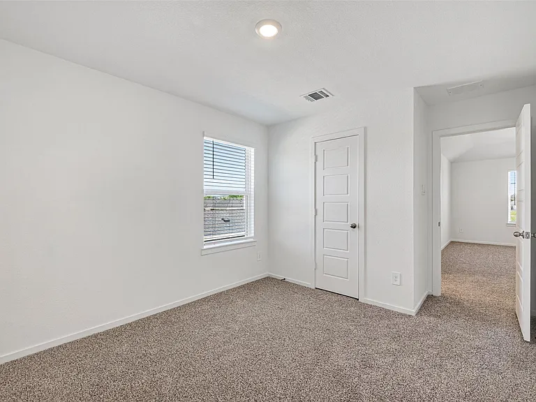 407 Robin St — Photo 29