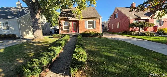 3 bed, 2.0 bath, 2051 sqft, $3,600 — Photo 3