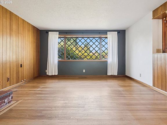 5th image of 10426 SE Lincoln Ct
