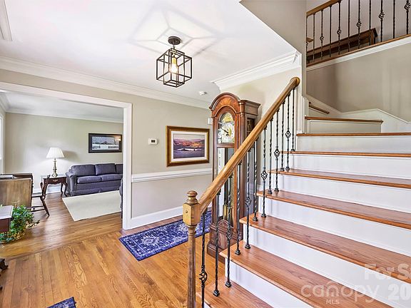4th image of 10501 Roseberry Ct