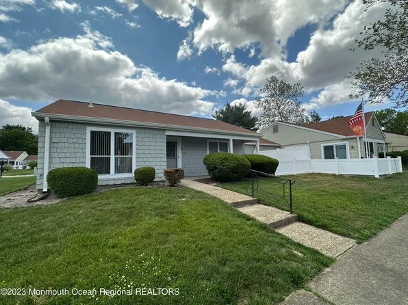916A Liverpool Circle, Manchester, NJ 08759