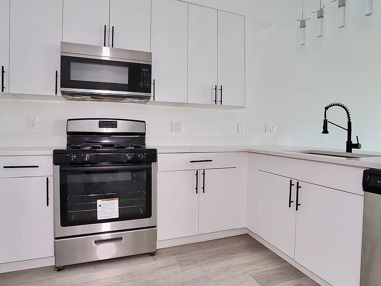 425 Avenue C #504 — Photo 8