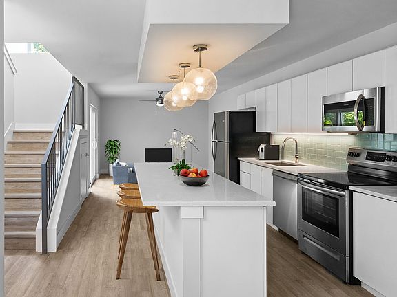 3rd image of 140 S Fredericksburg St #202