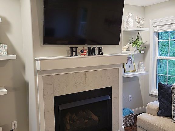 Gas fireplace with shelves 