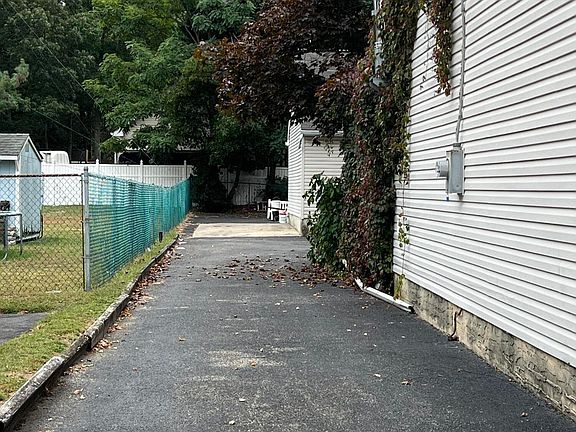 5th image of 18 Silver Creek Lane