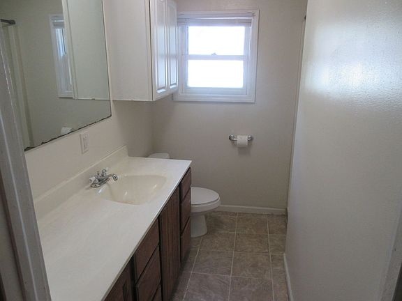 5th image of 409 E Wall St #5
