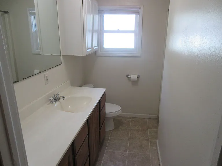409 E Wall St — Photo 5