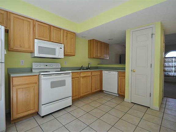 4th image of 3427 S Oaklawn Cir