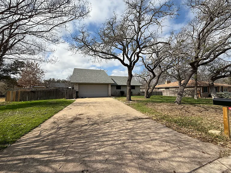 113 Shady Oak Dr — Photo 1