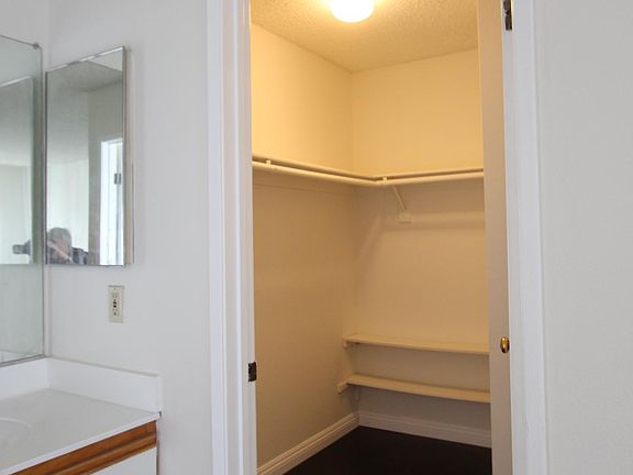 4th image of 236 W Dexter St APT B