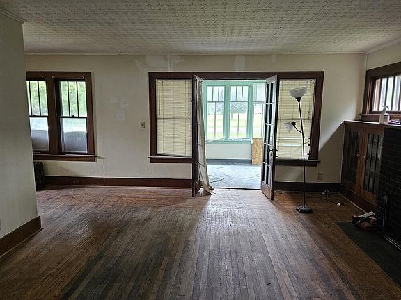 4th image of 110 Grand Blvd