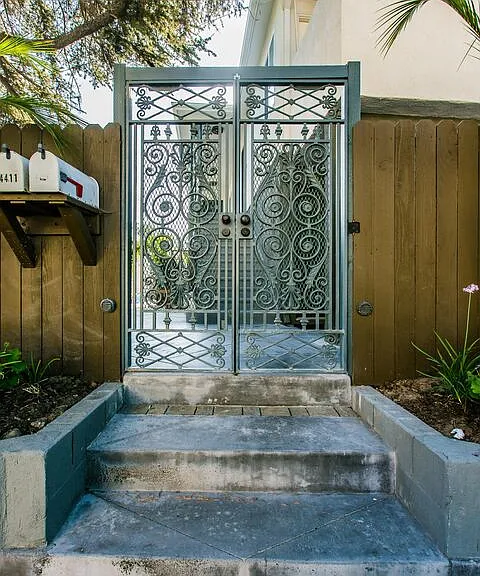 4409 Irvine Ave — Photo 20