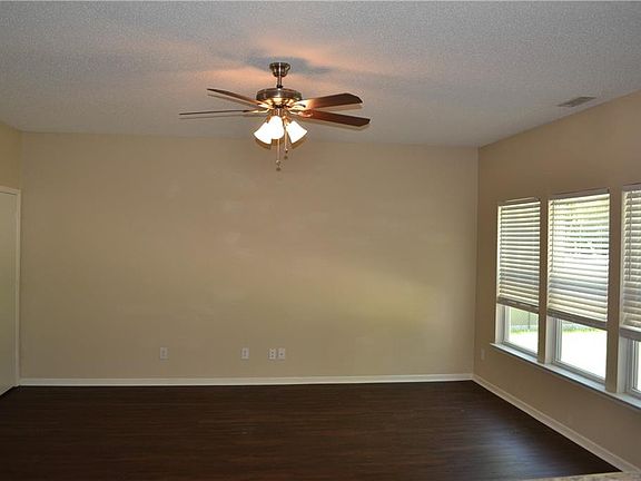 4th image of 355 Parkview Dr