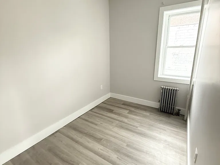 108 60th St #7 — Photo 3