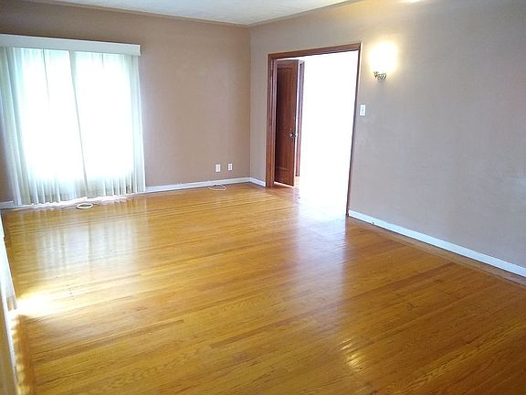 4th image of 211 Illinois St