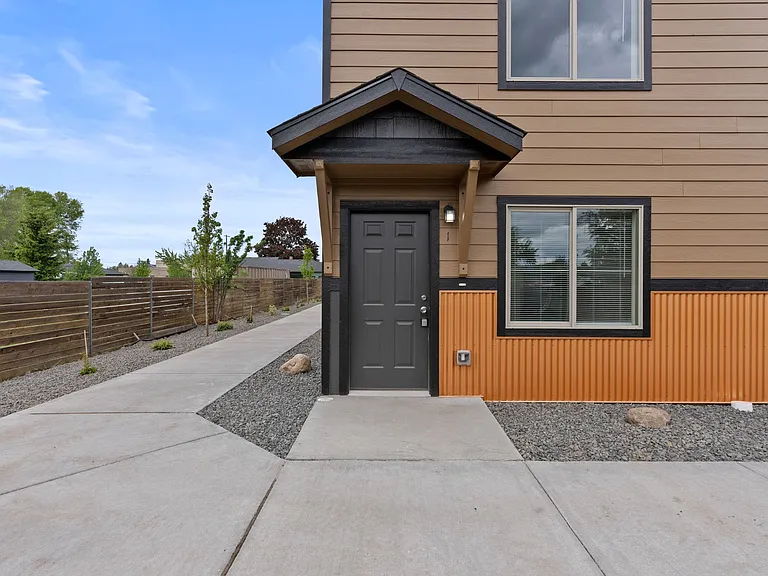 Pence Properties Alki — Photo 9
