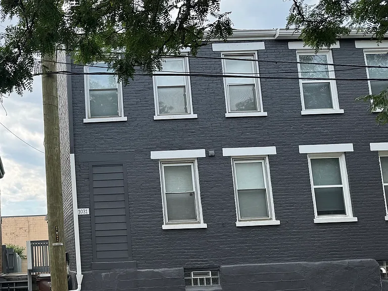 1031 Lee St — Photo 2
