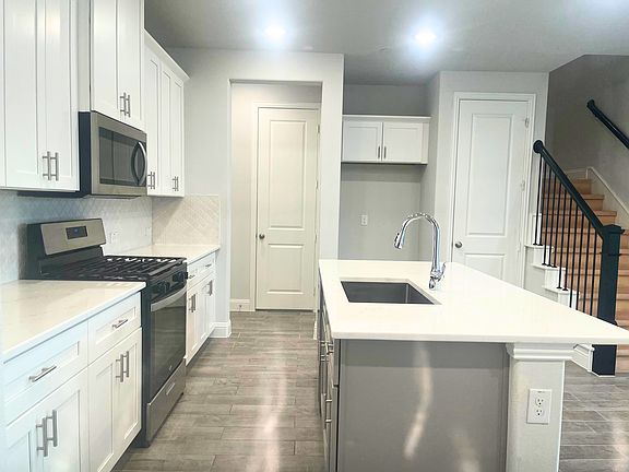 3rd image of 3132 Galveston St