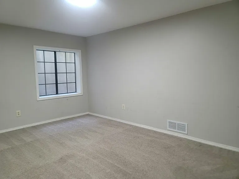 1460 N Northwest Pkwy — Photo 10