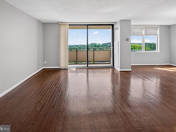 3rd image of 5225 Pooks Hill Rd APT 1404S