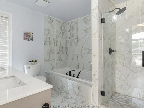 5th image of 2239 Longfellow Ave
