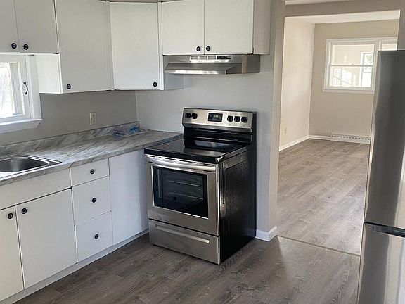 3rd image of 8 Drexel Dr