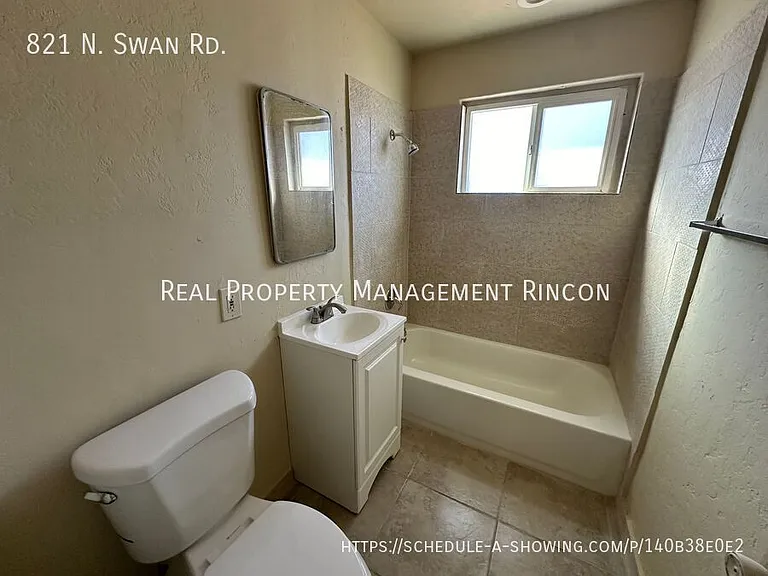 821 N Swan Rd — Photo 2