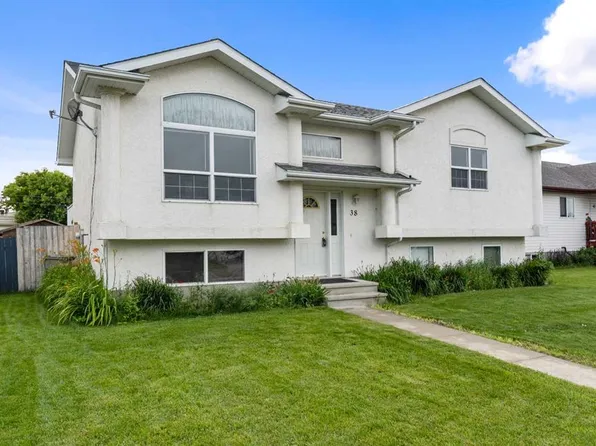 38 E Stephens Cres, Whitecourt, AB T7S 1V7