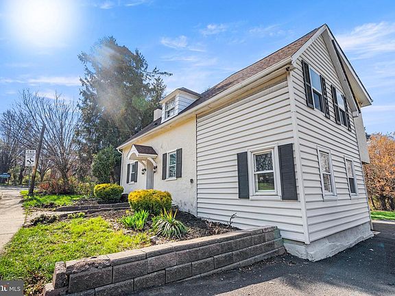 3rd image of 632 Fitzwatertown Rd