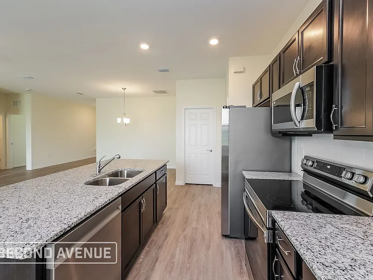 1411 NW 9th Ave — Photo 8
