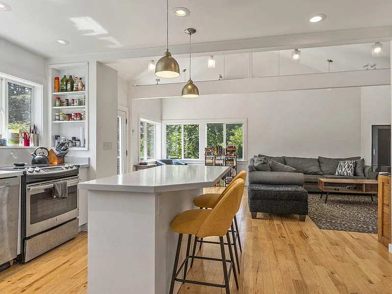 266 Highland Ave — Photo 8