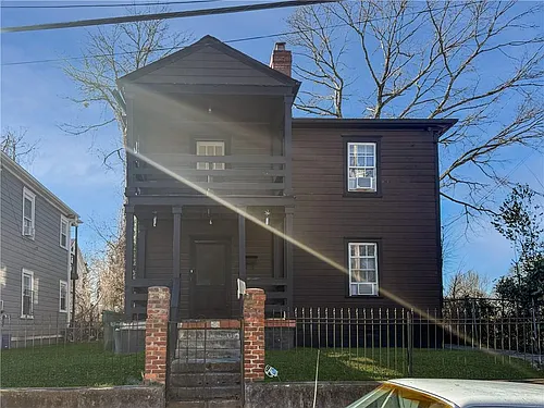 109 Vine St SW #A Photo 1