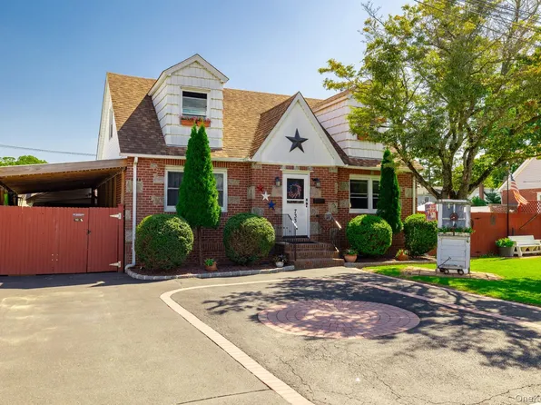 733 9th Street, West Babylon, NY 11704