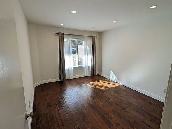 3rd image of 7 Grenada St