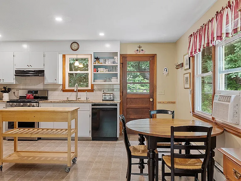 590 Ashby State Rd — Photo 3
