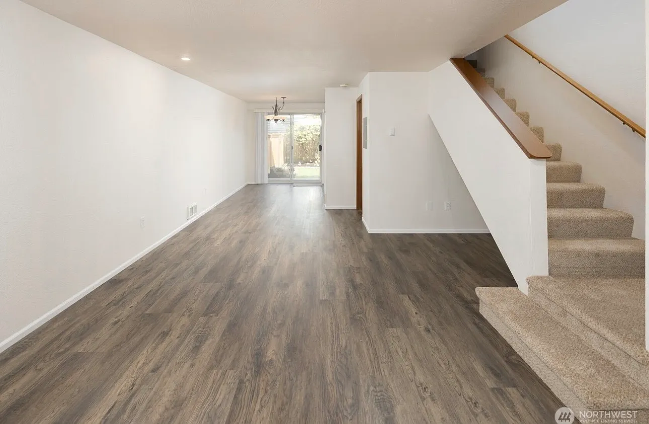 2 bed, 1.5 bath, 1100 sqft, $2,495 — Photo 3
