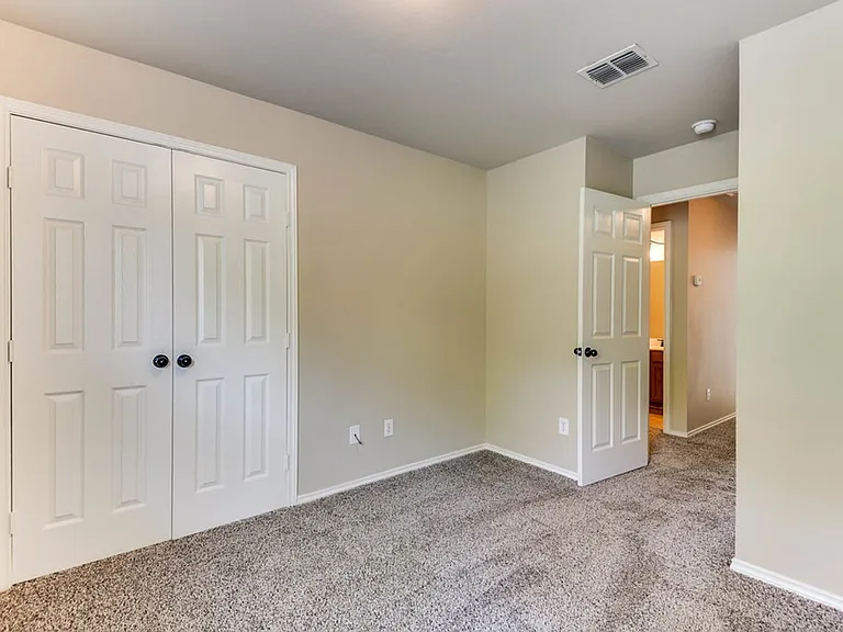 1443 Ravenwood Dr — Photo 12
