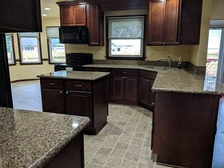 2nd image of 512 Drummond Ln