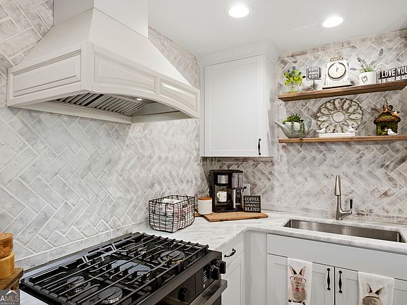 3rd image of 521 Atkinson Ave
