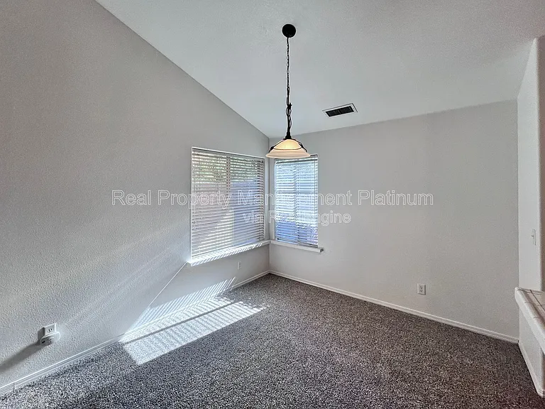 2669 Alamos Ave — Photo 16