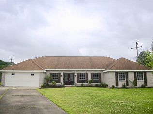 2800 Sheridan Ln, Port Arthur, TX 77640
