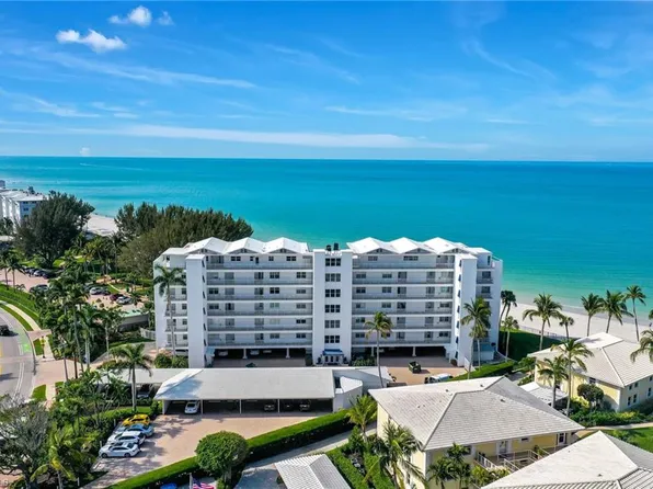 2121 Gulf Shore Blvd N APT 402, Naples, FL 34102