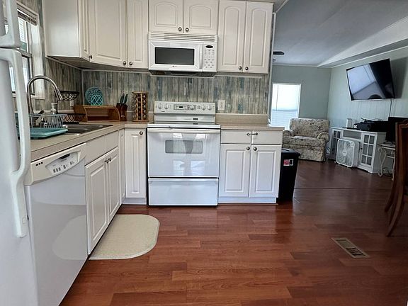 2nd image of 108 Charm St #108C